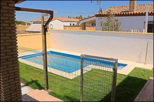 Bungalow En Conil Con Piscina