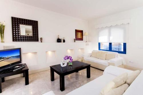Corralejo Villa Sleeps 5 Pool Air Con Wifi T636554