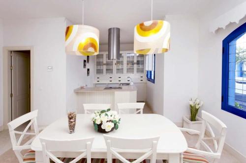 Corralejo Villa Sleeps 5 Pool Air Con Wifi T636554