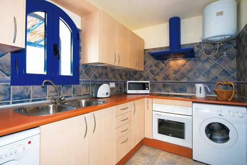 Corralejo Villa Sleeps 6 Pool Wifi