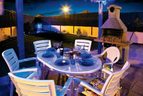 Corralejo Villa Sleeps 6 Pool Wifi