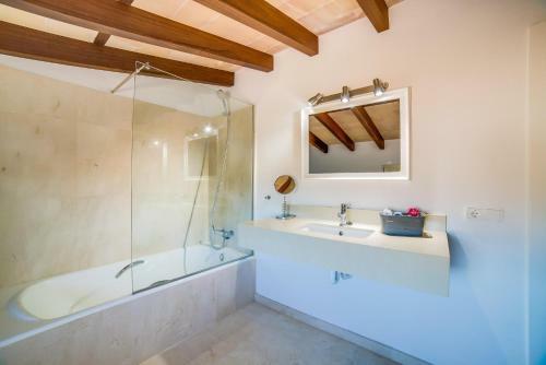 Costitx Villa Sleeps 8 Pool Air Con Wifi