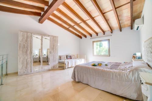 Costitx Villa Sleeps 8 Pool Air Con Wifi