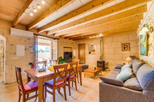 Costitx Villa Sleeps 6 Pool Air Con Wifi