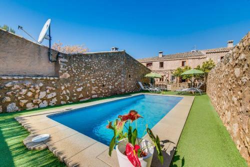 Costitx Villa Sleeps 8 Pool Air Con Wifi