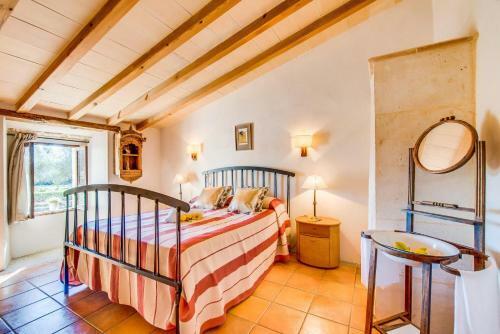 Costitx Villa Sleeps 8 Pool Air Con Wifi