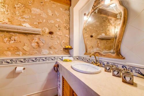 Costitx Villa Sleeps 8 Pool Air Con Wifi
