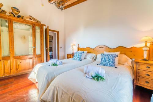 Ullaro Villa Sleeps 9 Pool Air Con Wifi