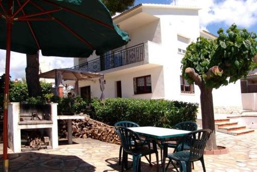 Cubelles Villa Sleeps 10 Pool