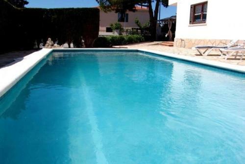Cubelles Villa Sleeps 10 Pool