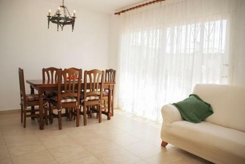 Cubelles Villa Sleeps 8 Pool Wifi