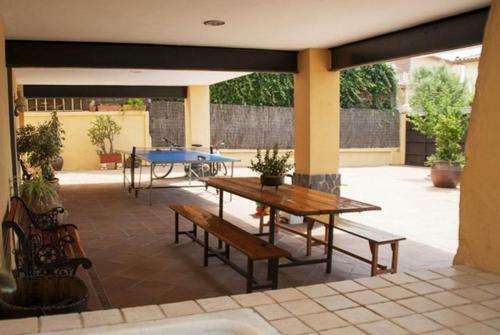 Cubelles Villa Sleeps 8 Pool Wifi