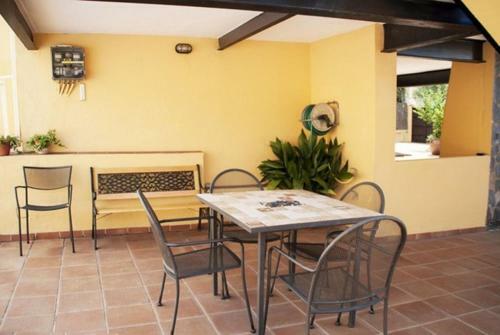Cubelles Villa Sleeps 8 Pool Wifi