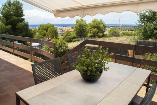 Cubelles Villa Sleeps 8 Pool Wifi