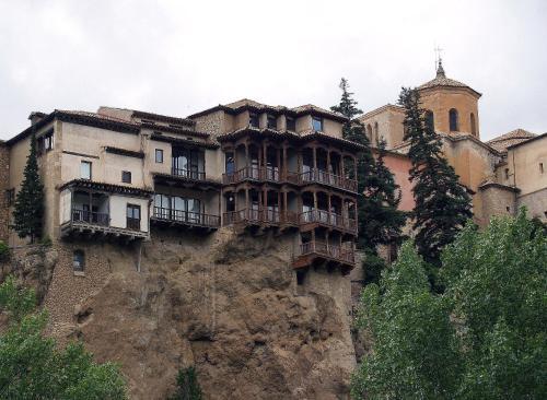 Apartamentos Casas Colgadas