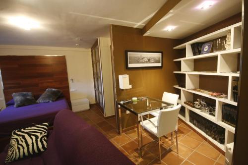 Apartamentos Casas Colgadas
