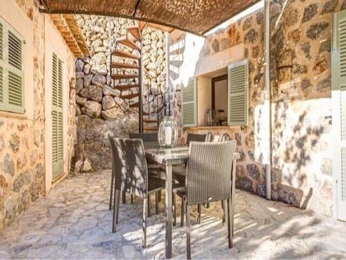 Deia Villa Sleeps 6 Wifi