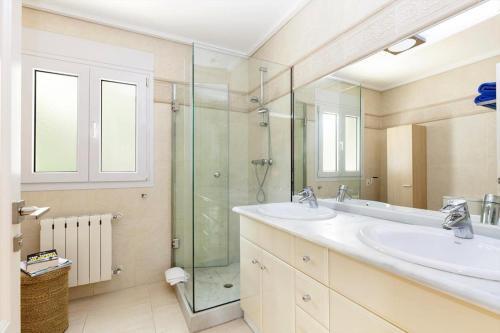 Denia Villa Sleeps 8 Pool Air Con Wifi
