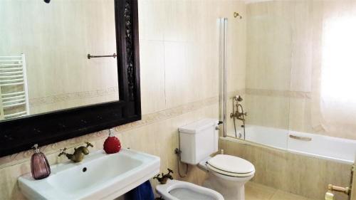 Yolanda Seaview & Beach Apartment