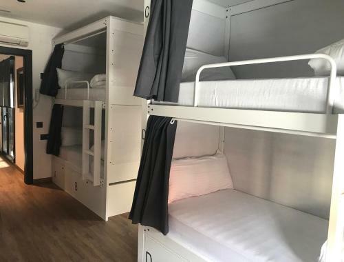 Airhostel Barcelona Airport 24h