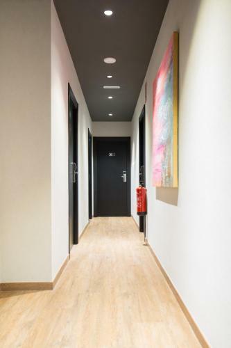 Airhostel Barcelona Airport 24h