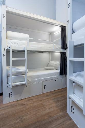 Airhostel Barcelona Airport 24h