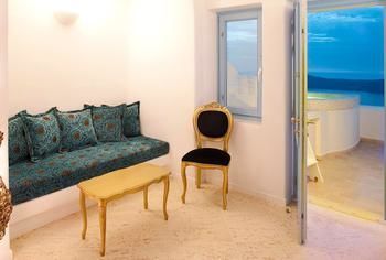 Hotel Above Blue Suites