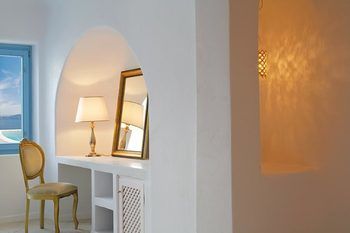 Hotel Above Blue Suites