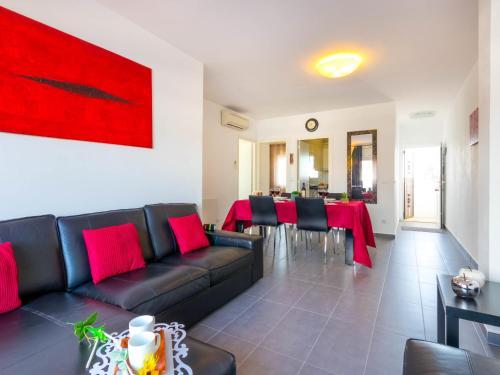 Apartment Empord�