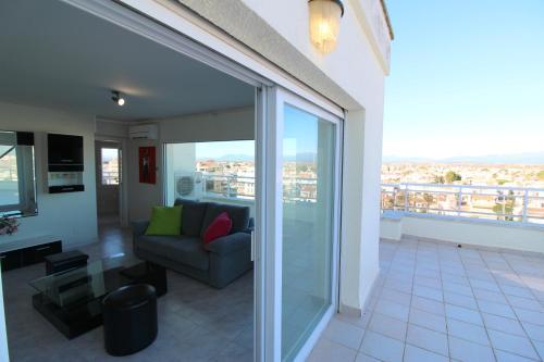 Apartamento �tico Club N�utico Ref. 239