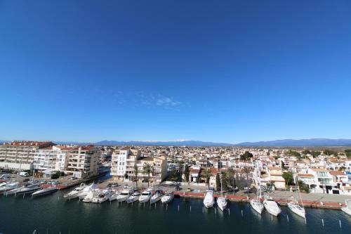 Apartamento �tico Club N�utico Ref. 239