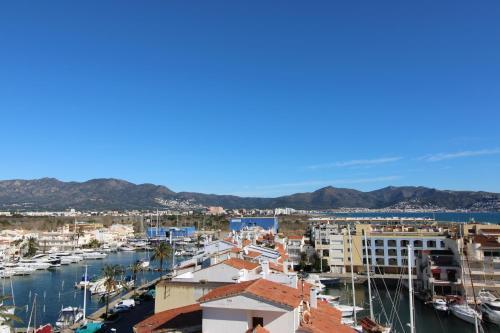 Apartamento �tico Club N�utico Ref. 239