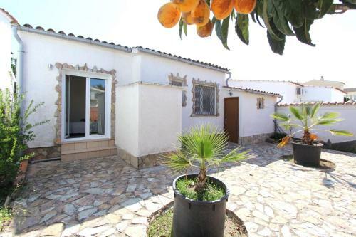 Villa Leon Inmo Alberes 174 A - 10007