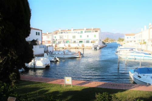 Maison P�cheur Canal L1110