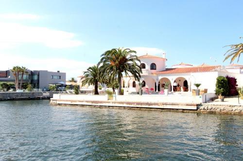 Villa Leon Inmo Cap Ras 29 G - 10627