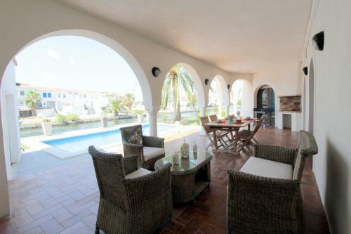 Villa Leon Inmo Cap Ras 29 G - 10627