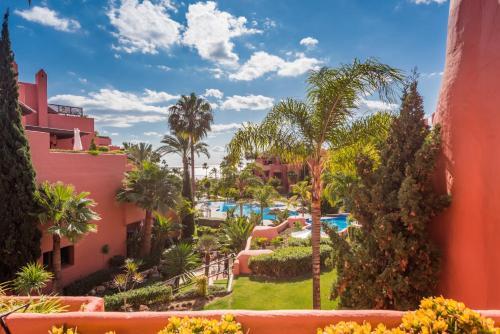 2 Bedrooms Apartment Frontline Beach Near Marbella