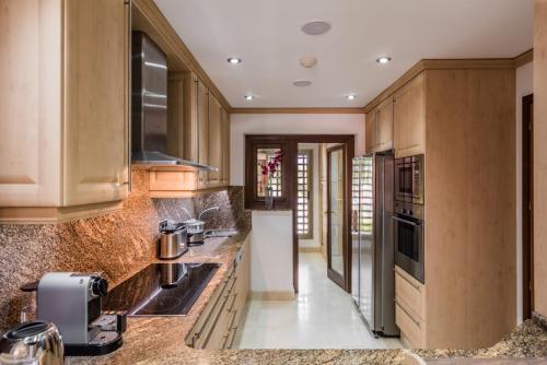 2 Bedrooms Apartment Frontline Beach Near Marbella