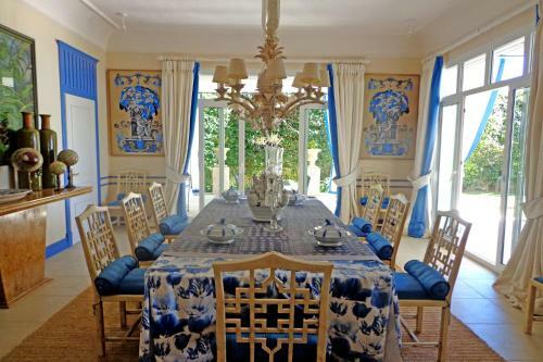 Impressive Front Line Beach Villa, 6 Bedrooms, Heated Pool, Marbella