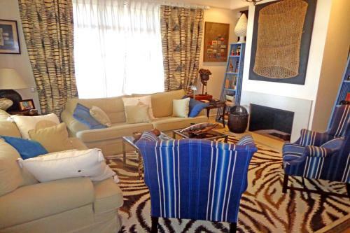 Impressive Front Line Beach Villa, 6 Bedrooms, Heated Pool, Marbella