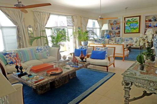 Impressive Front Line Beach Villa, 6 Bedrooms, Heated Pool, Marbella