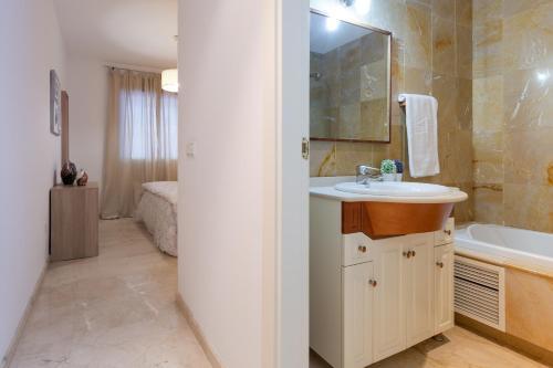 Estepona Beach Apartment By Dahlia Group