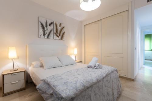 Estepona Beach Apartment By Dahlia Group