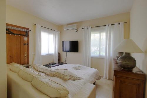 1106 Marbella Large Family Villa