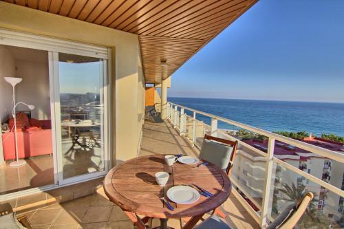 Apartamento Carvajal Seafront Penthouse
