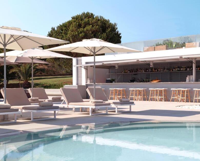 Bay Hotel And Suites