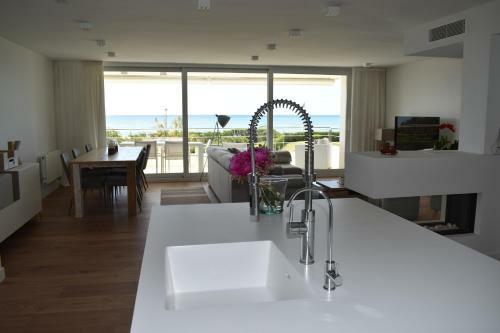 Luxurious Apartment In Front Of The Beach Gava Mar
