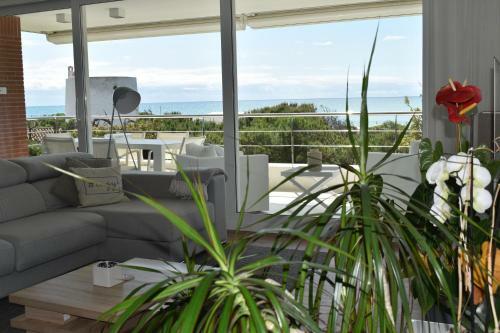 Luxurious Apartment In Front Of The Beach Gava Mar
