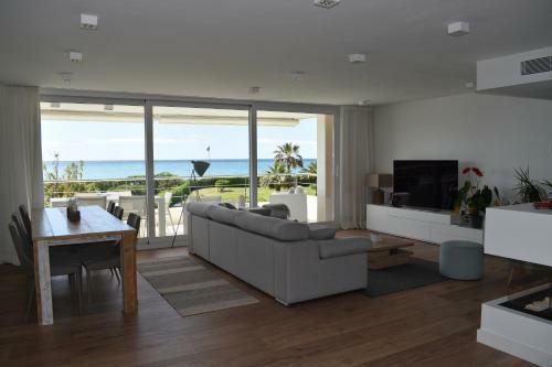 Luxurious Apartment In Front Of The Beach Gava Mar