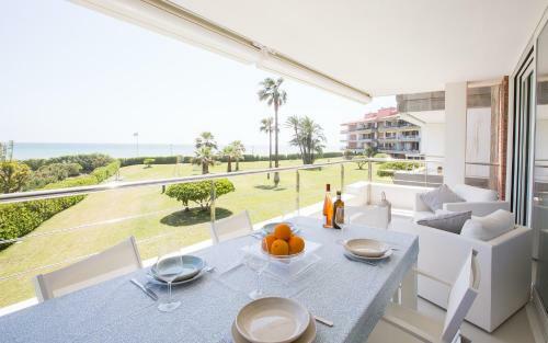 Luxurious Apartment In Front Of The Beach Gava Mar
